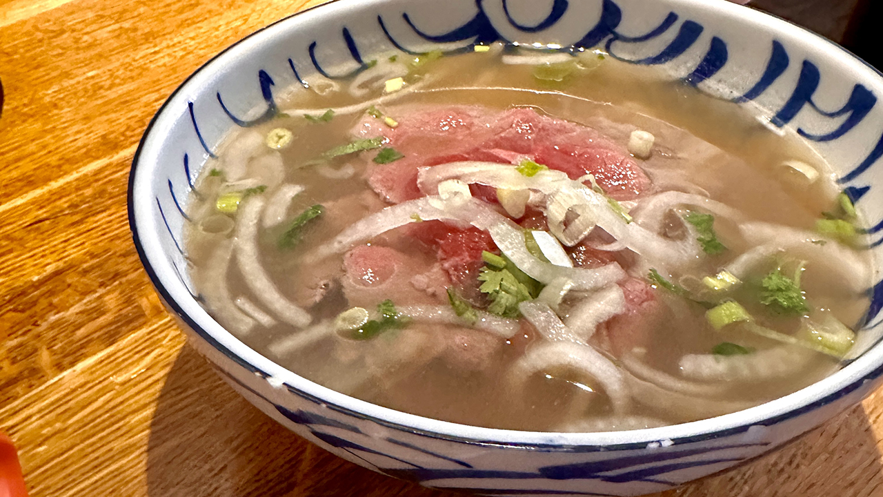 ※写真は「Classic Rare Steak Pho」$13.95